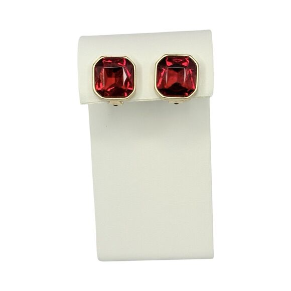 Red Faceted Glass Square Clip On Earrings  5/8" Gold Tone Shimmering Formal - Picture 7 of 12